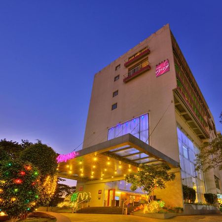 Hotel Parc Estique Пуна Экстерьер фото