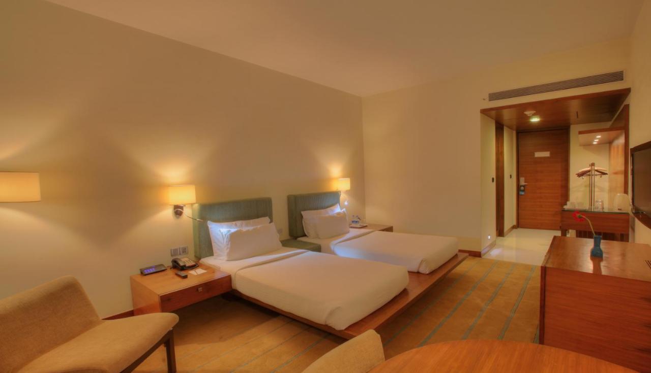 Hotel Parc Estique Пуна Экстерьер фото