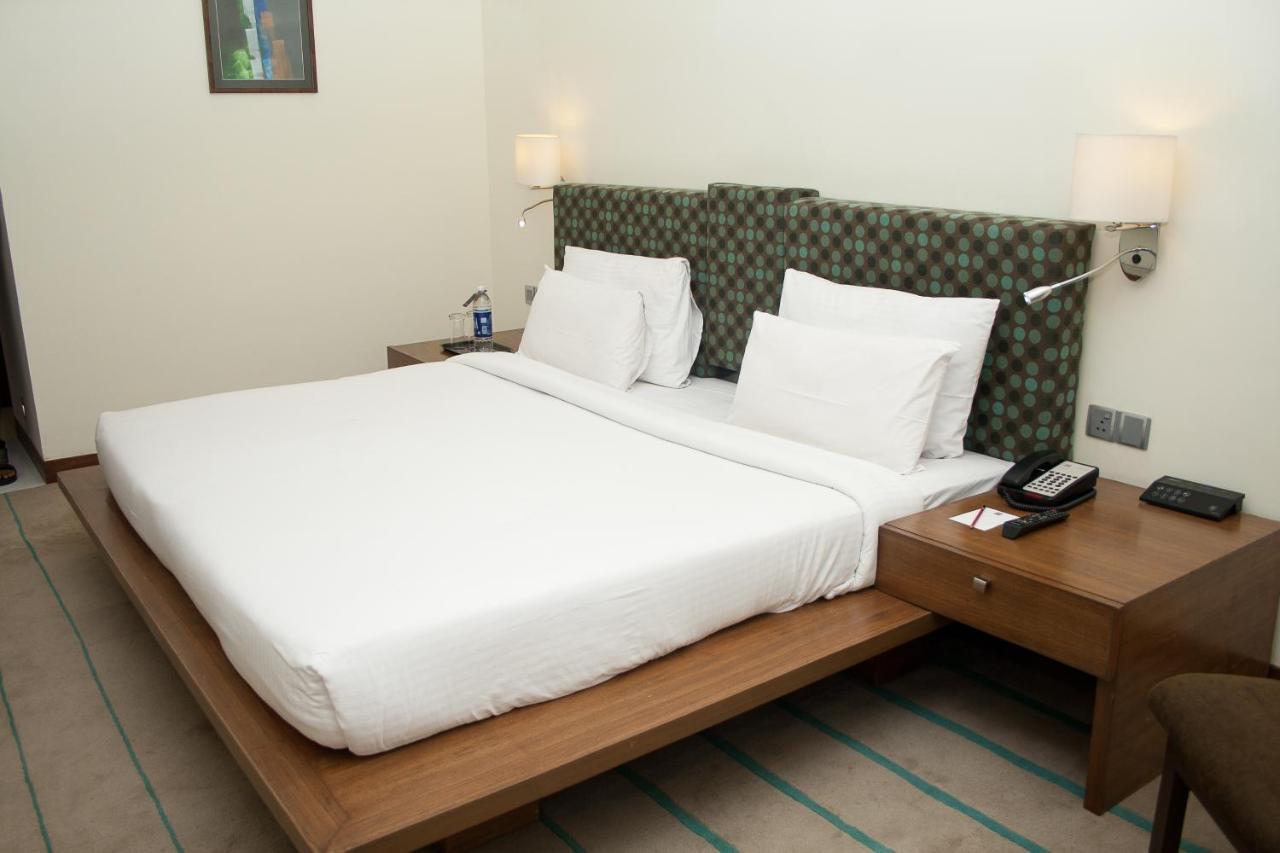Hotel Parc Estique Пуна Экстерьер фото