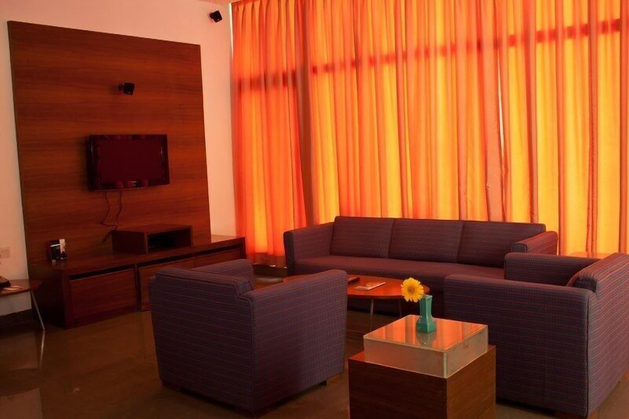 Hotel Parc Estique Пуна Экстерьер фото