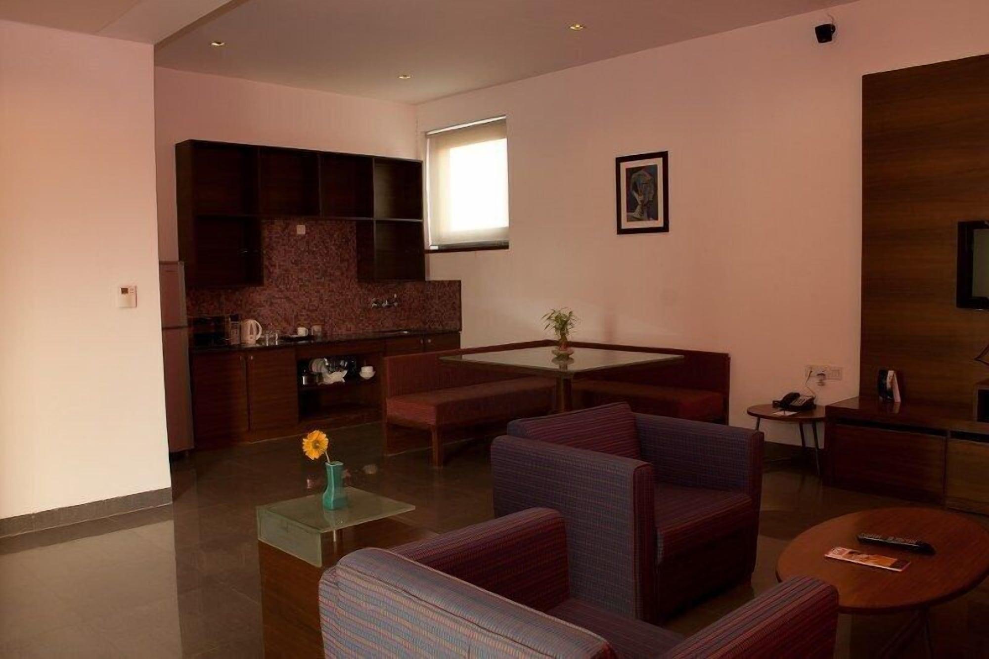 Hotel Parc Estique Пуна Экстерьер фото
