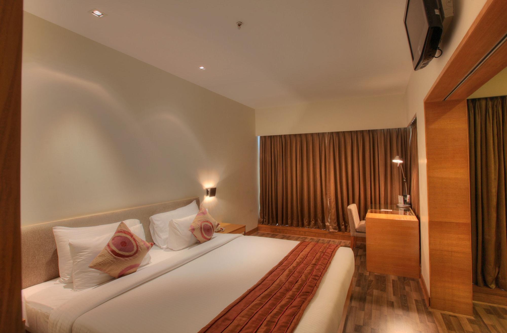 Hotel Parc Estique Пуна Экстерьер фото