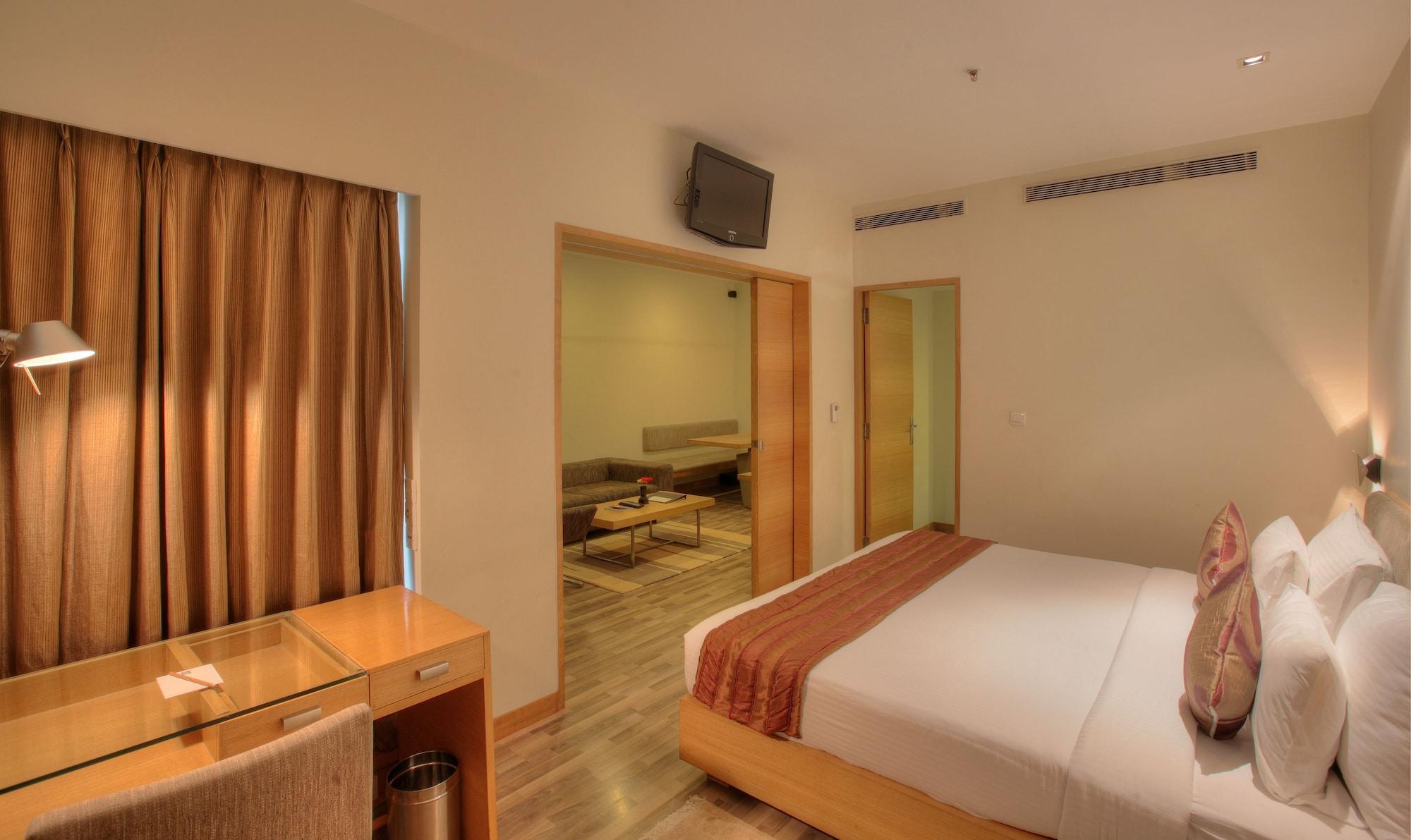 Hotel Parc Estique Пуна Экстерьер фото