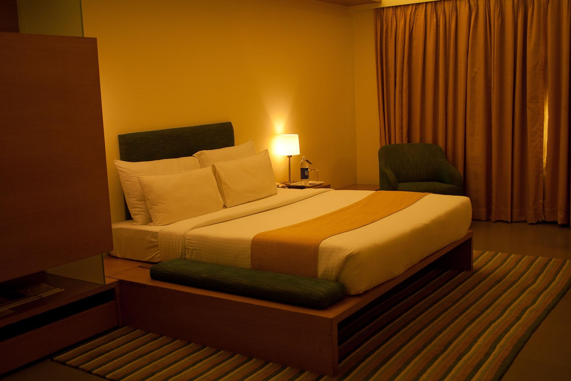 Hotel Parc Estique Пуна Экстерьер фото