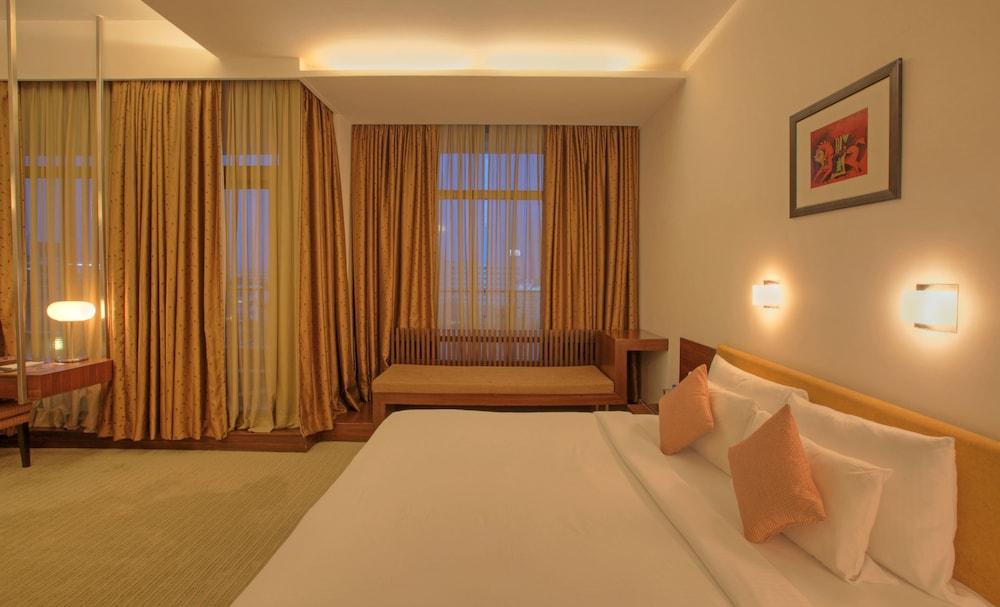 Hotel Parc Estique Пуна Экстерьер фото