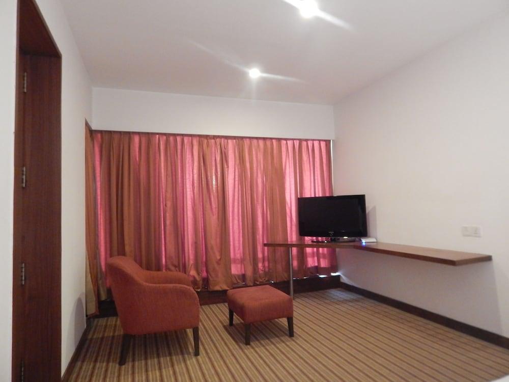 Hotel Parc Estique Пуна Экстерьер фото
