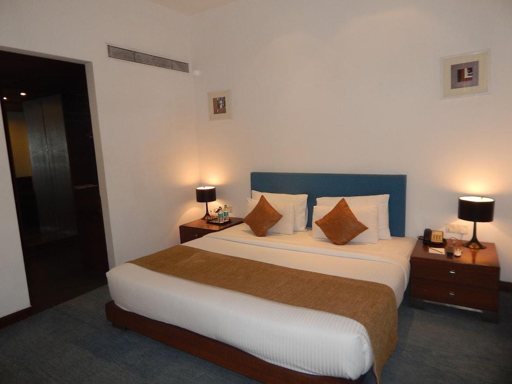 Hotel Parc Estique Пуна Экстерьер фото