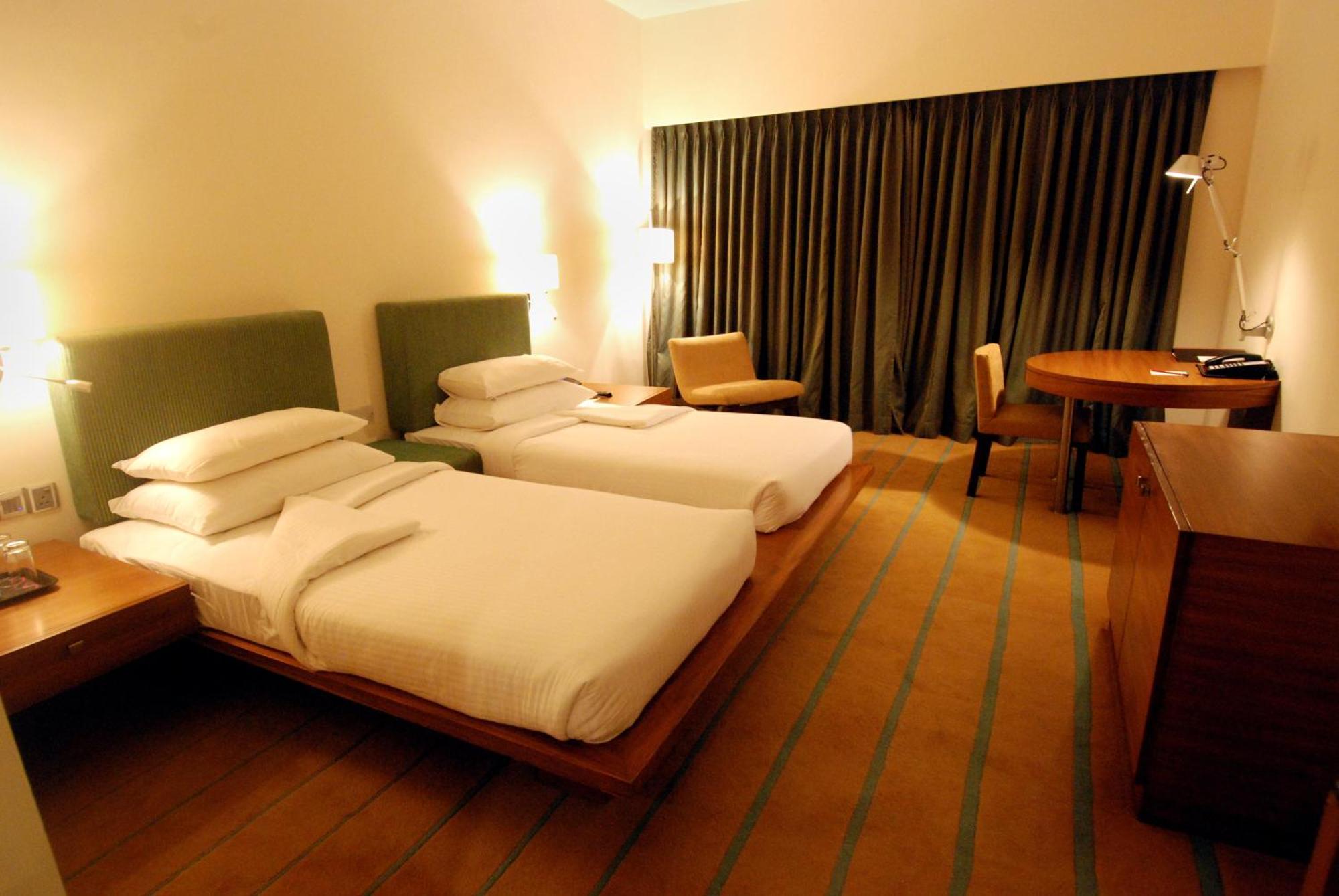 Hotel Parc Estique Пуна Экстерьер фото