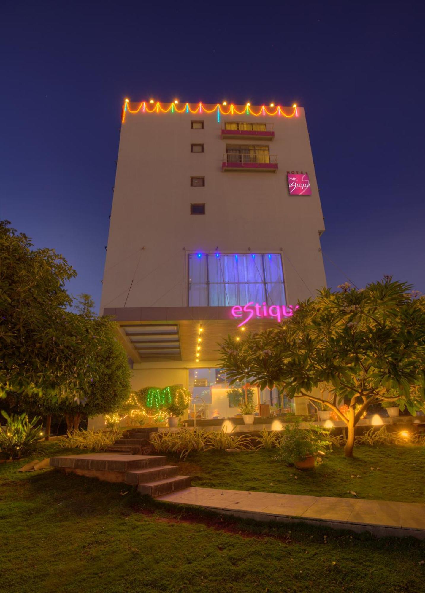 Hotel Parc Estique Пуна Экстерьер фото