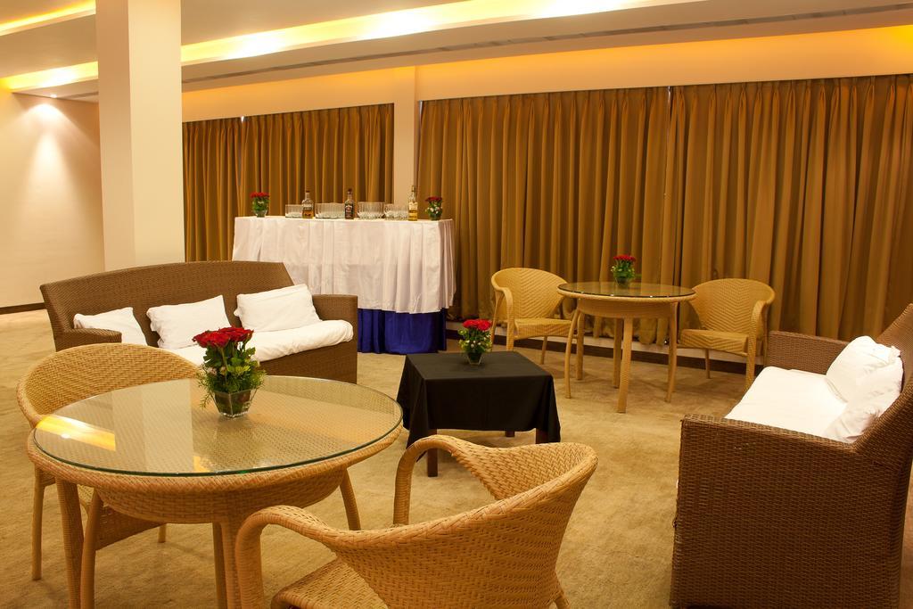 Hotel Parc Estique Пуна Экстерьер фото