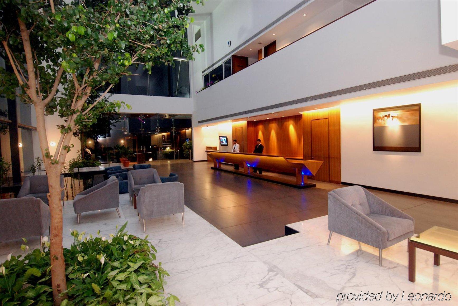 Hotel Parc Estique Пуна Интерьер фото