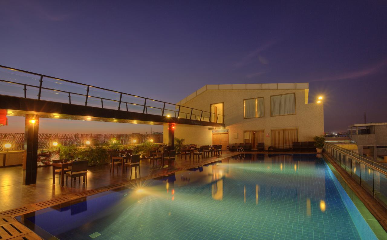 Hotel Parc Estique Пуна Экстерьер фото