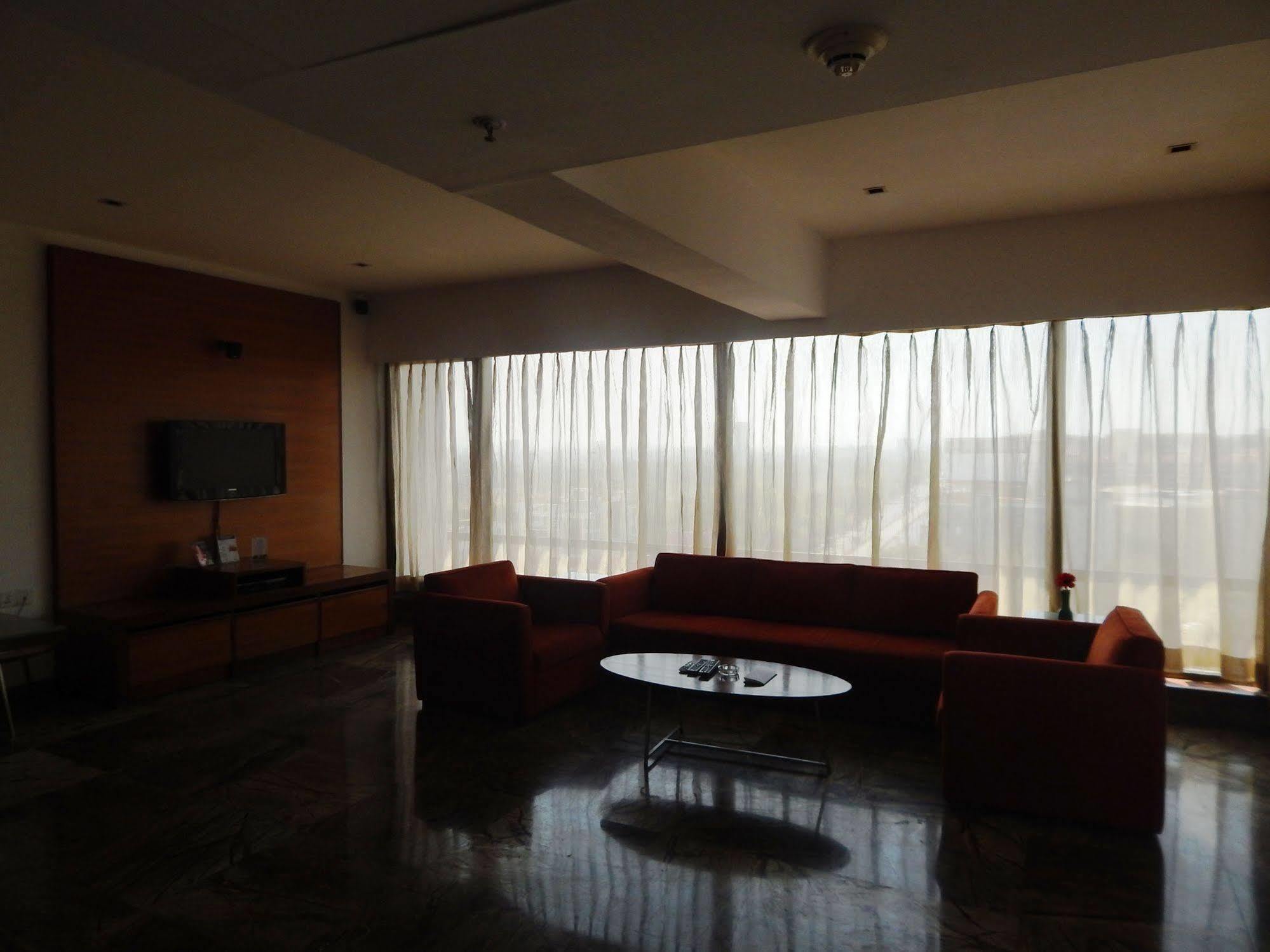 Hotel Parc Estique Пуна Экстерьер фото