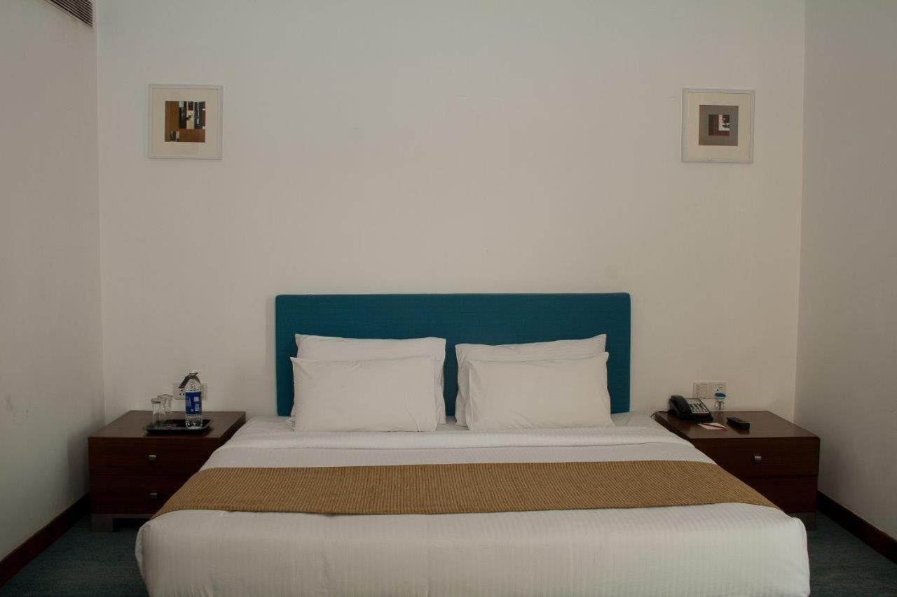 Hotel Parc Estique Пуна Экстерьер фото